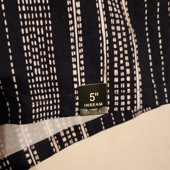 a.n.a Twill 5" Black/White Shorts Size 4 NWOT - Picture 6 of 9